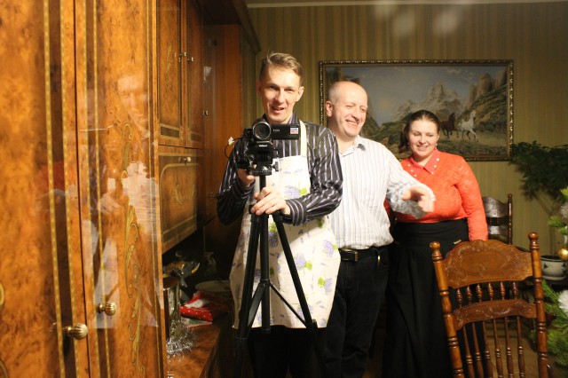 Попытались снять на видео Таню, но попались в объектив её фотоаппарата