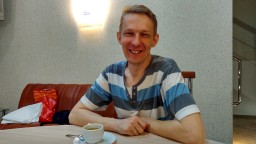 Пьём чаёк и улыбаемся перед началом служения