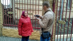 Снимаем перед отъездом очередной выпуск "Уличного интервью"