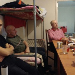 На заднем фоне Болковой Эдуард