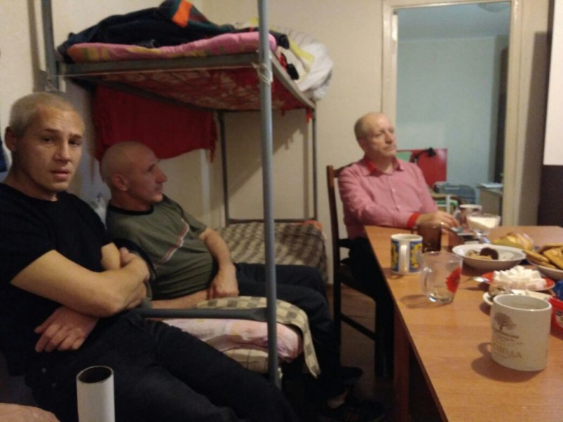 На заднем фоне Болковой Эдуард