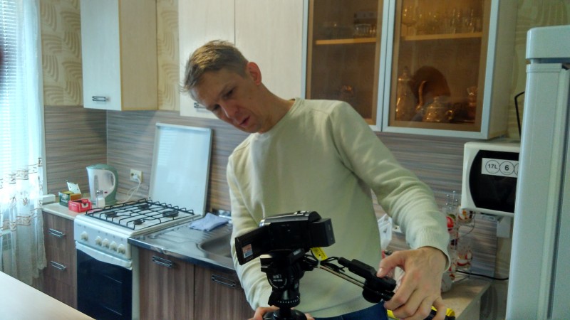 А сейчас для хроники будем снимать первое Причастие крещённой сестры