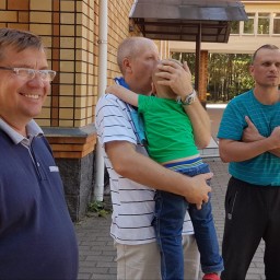 Гуляем возле корейского христианского центра в перерыве - 2